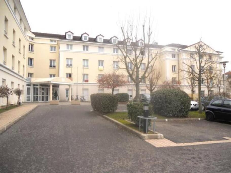 Апартаменты Cosy flat Бюсси-Сен-Жорж Экстерьер фото